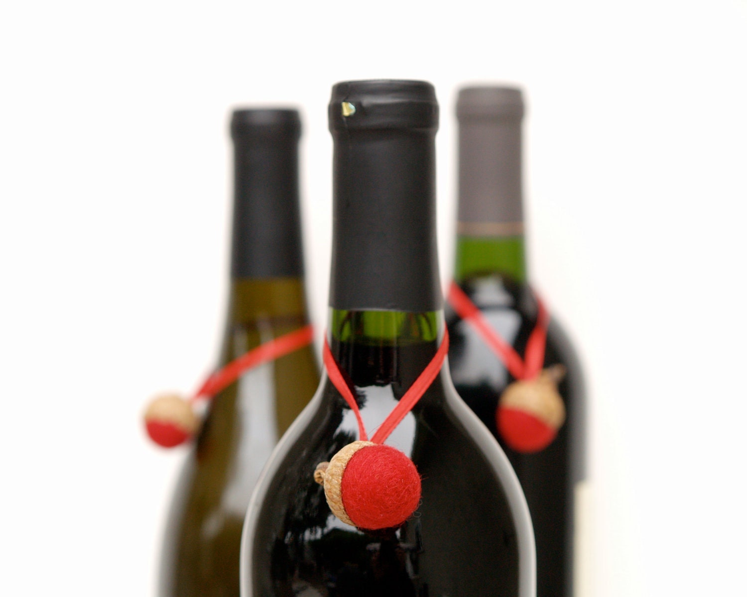Wine Bottle Charms, 3 Red Acorn pretties necklace Thanksgiving table Rustic needle felted woodland hostess gift unisex Dude