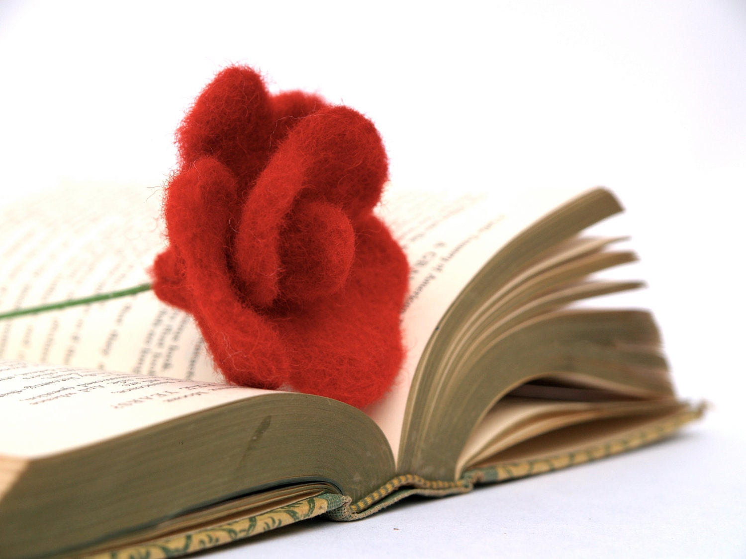Red Rose Valentines Day Gift for Her Flower, Wool Felted Felt 1 Gift Love Book Home Decorating blood Snow White Alice in Wonderland