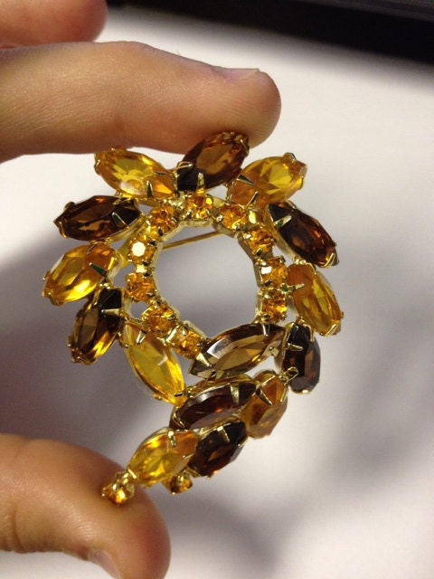 Funky 60s mad men style brooch juliana Marquise cut  D & E