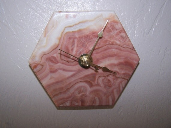 Pink and White Swirled Natural Stone Wall Clock               Tasarım : ByBlue