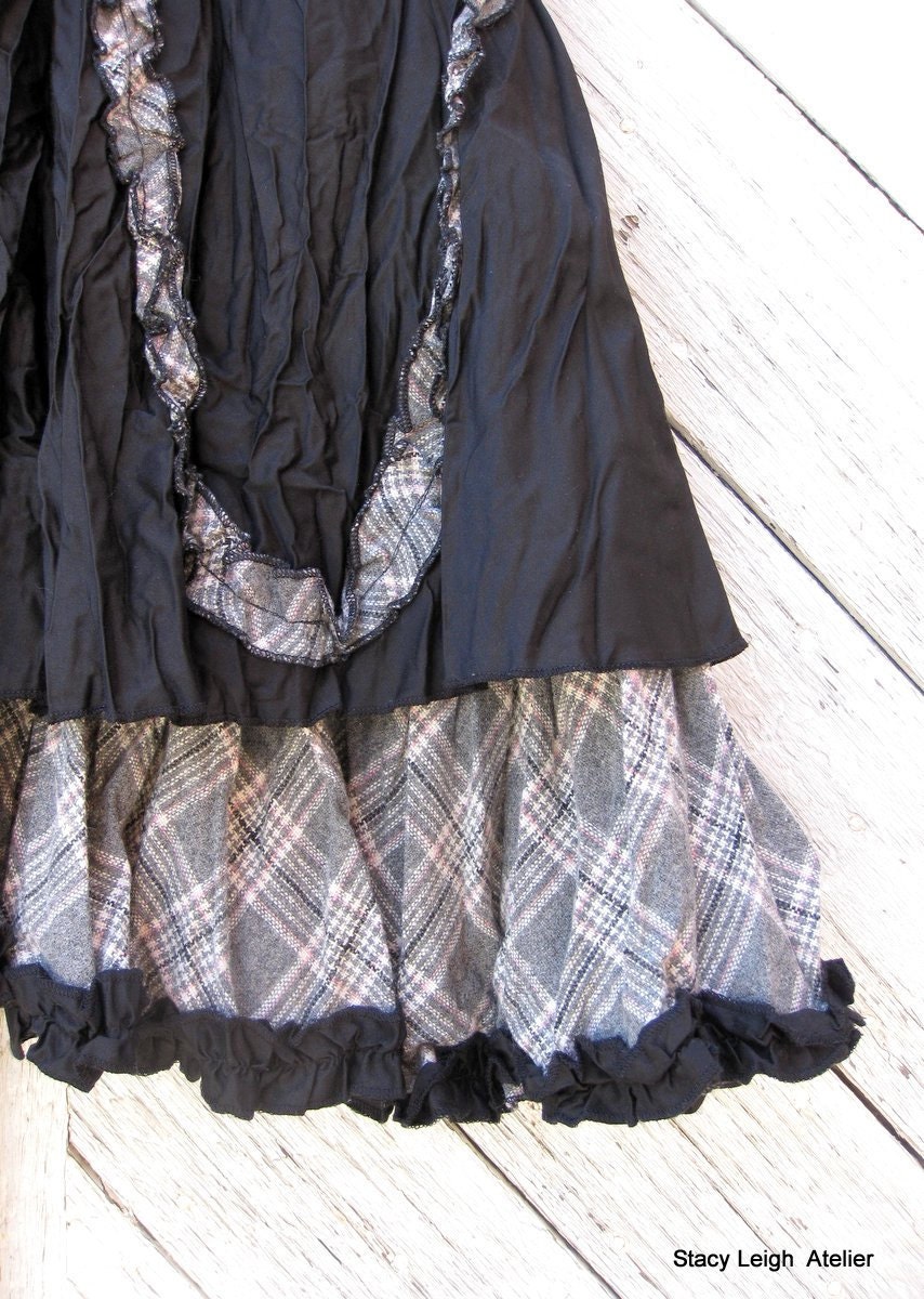 Black Crinkle Skirt with Plaid Wool and Pocket Bag Size Medium to Large