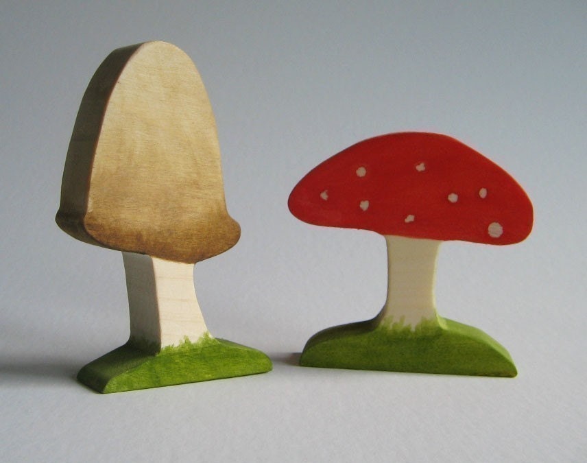 Wooden Hedgehogs and Toadstool Toys- Waldorf Toy- Nature Table Autumn- Forest animal