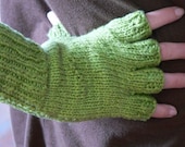 Medium size handknit organic cotton / bamboo gloves