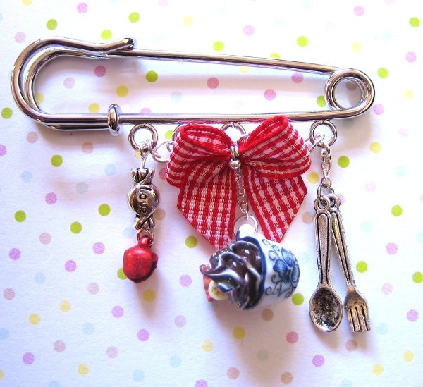 Cluster Kilt Pin