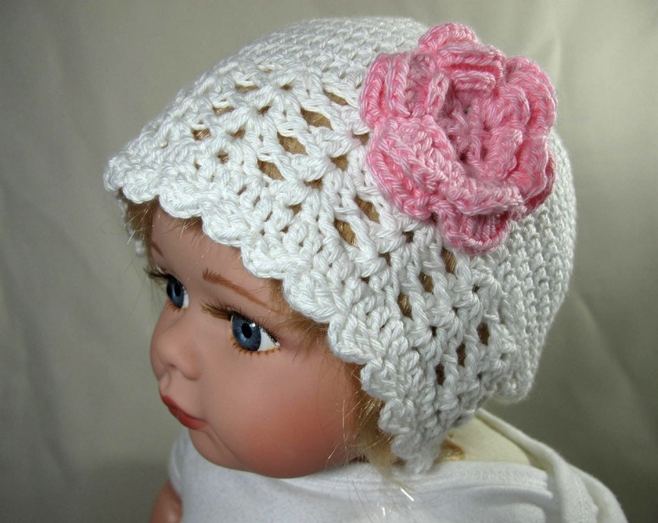 White crocheted cloche with pink flower, sz 2T