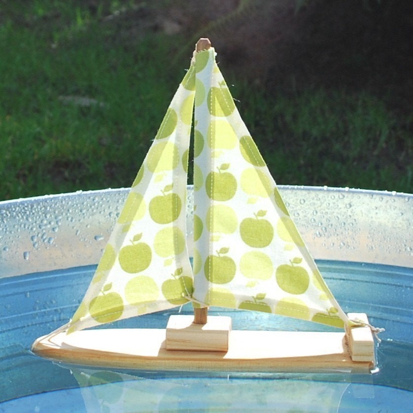 Apple of your eye Sailboat