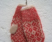 Handknitted wool mittens for babies, norwegian pattern