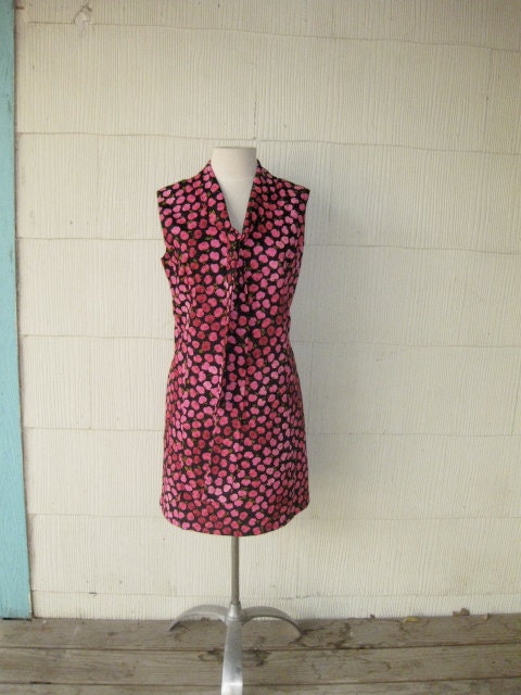 VINTAGE 1960s floral dress mini roses neck tie pink