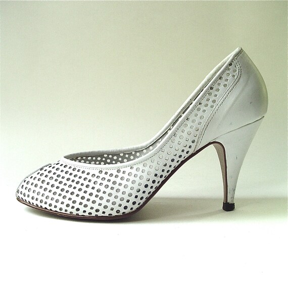 vintage White Leather Peep Toe Pumps