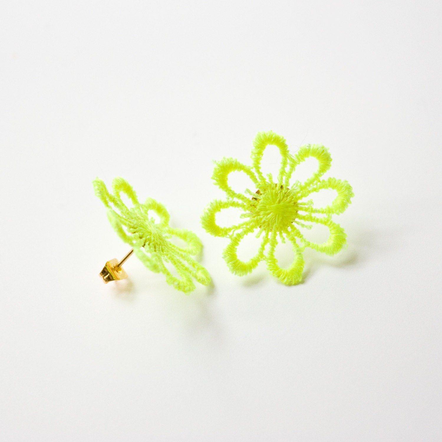 Neon lace earrings - Poison Ivy Radium flowers (in fluorescent yellow)