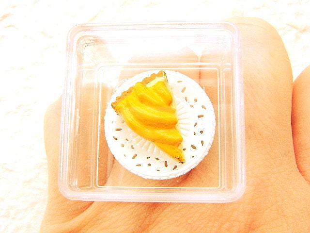 Cute Food Ring Miniature Food Jewelry Banana Pie Display Case