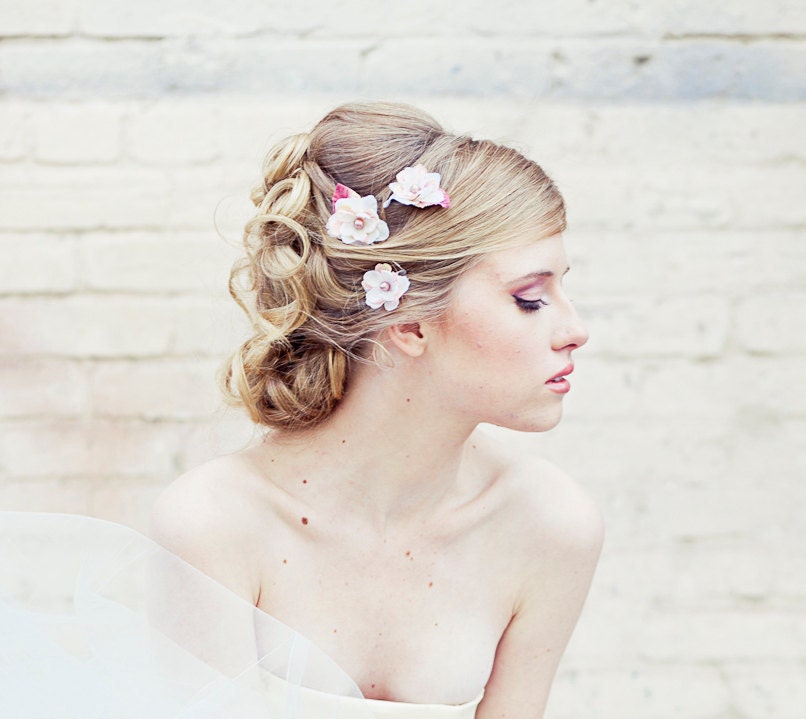 Wedding hair accessory, Set of three flower bobby pins in ivory and pink, wedding flower bobby pins