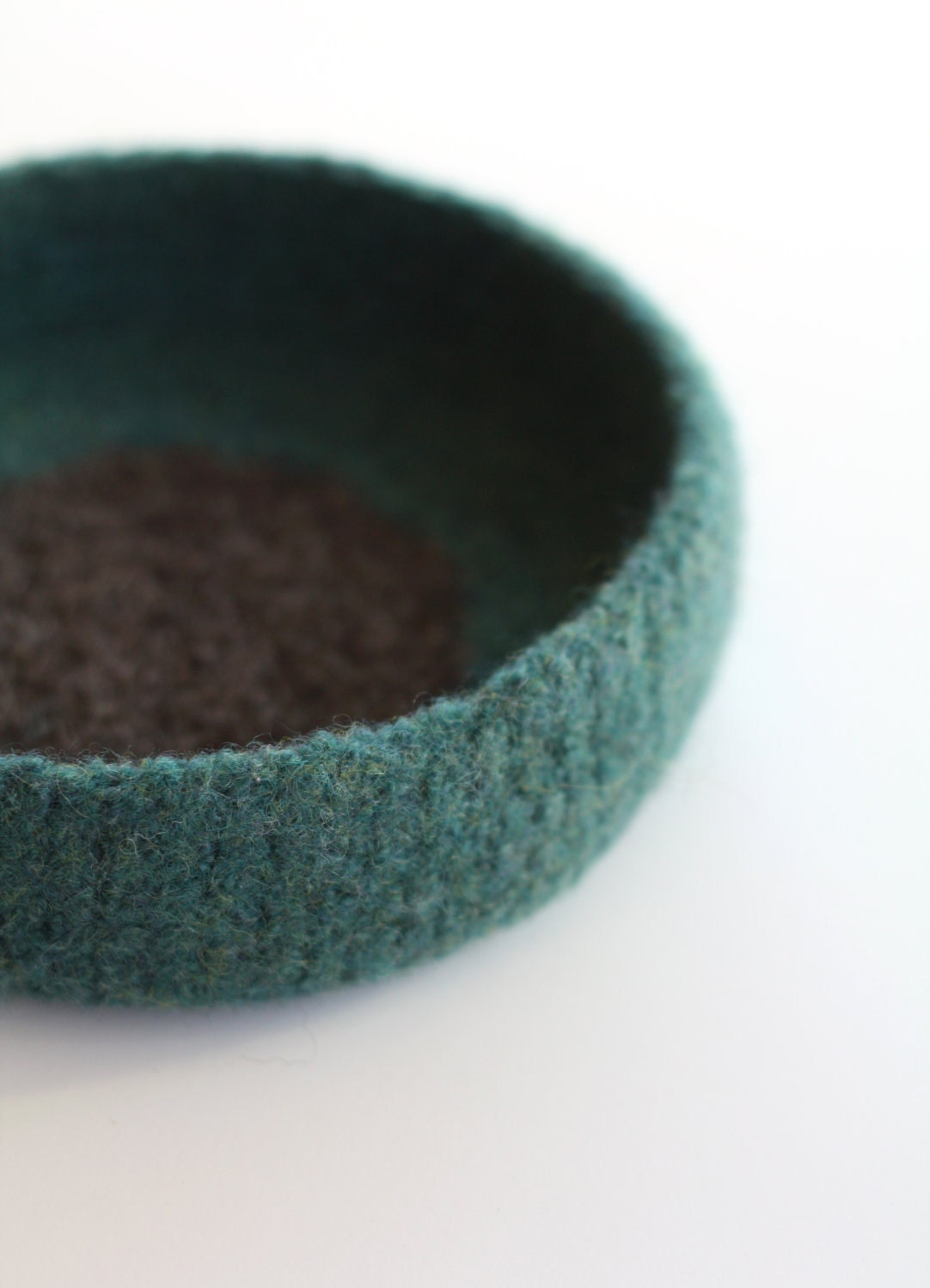Turquoise green felted bowl - delica