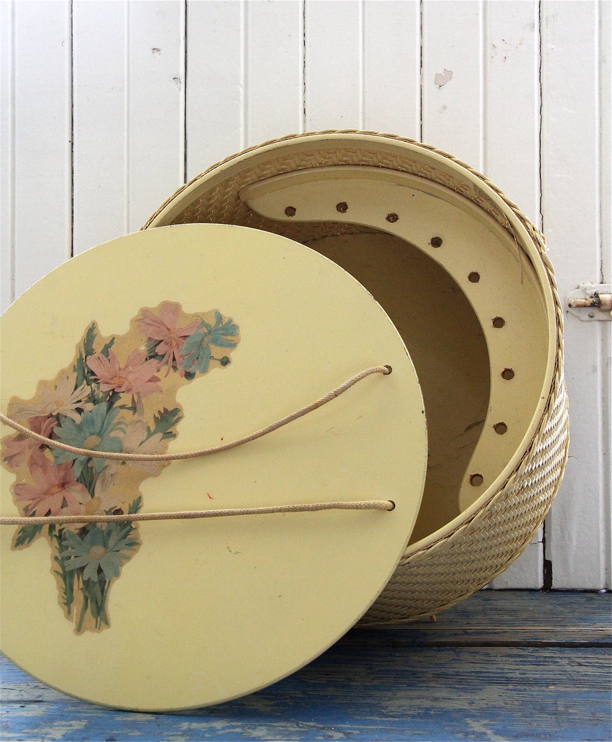 VINTAGE KNITTING BOX