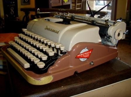 vintage typewriter ... UNDERWOOD deluxe QUIET TAB Typewriter ...