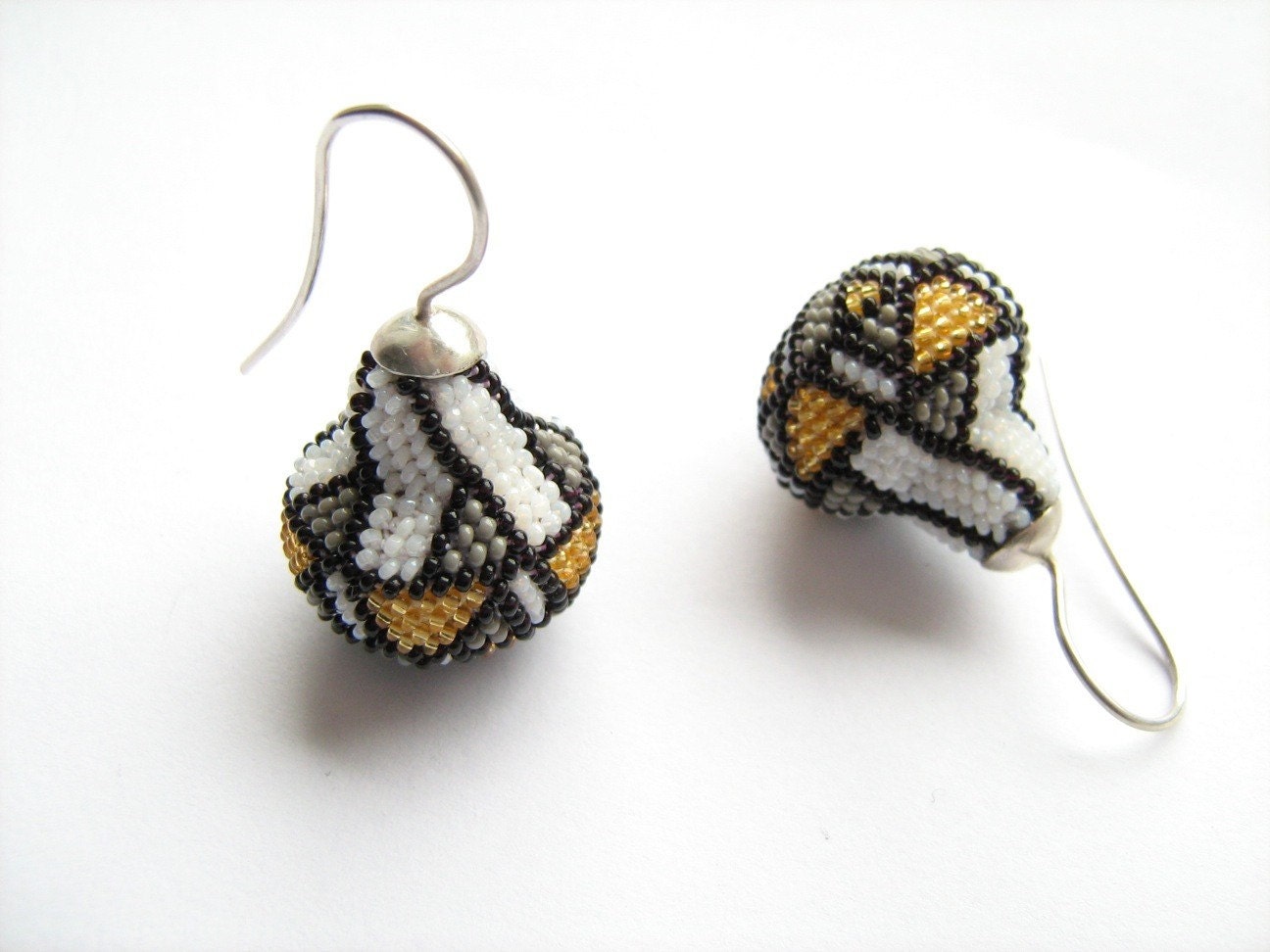 Art Nouveau inspired beaded earrings glass beads and silver925 length: inch 1,38"  /  3,5 cm