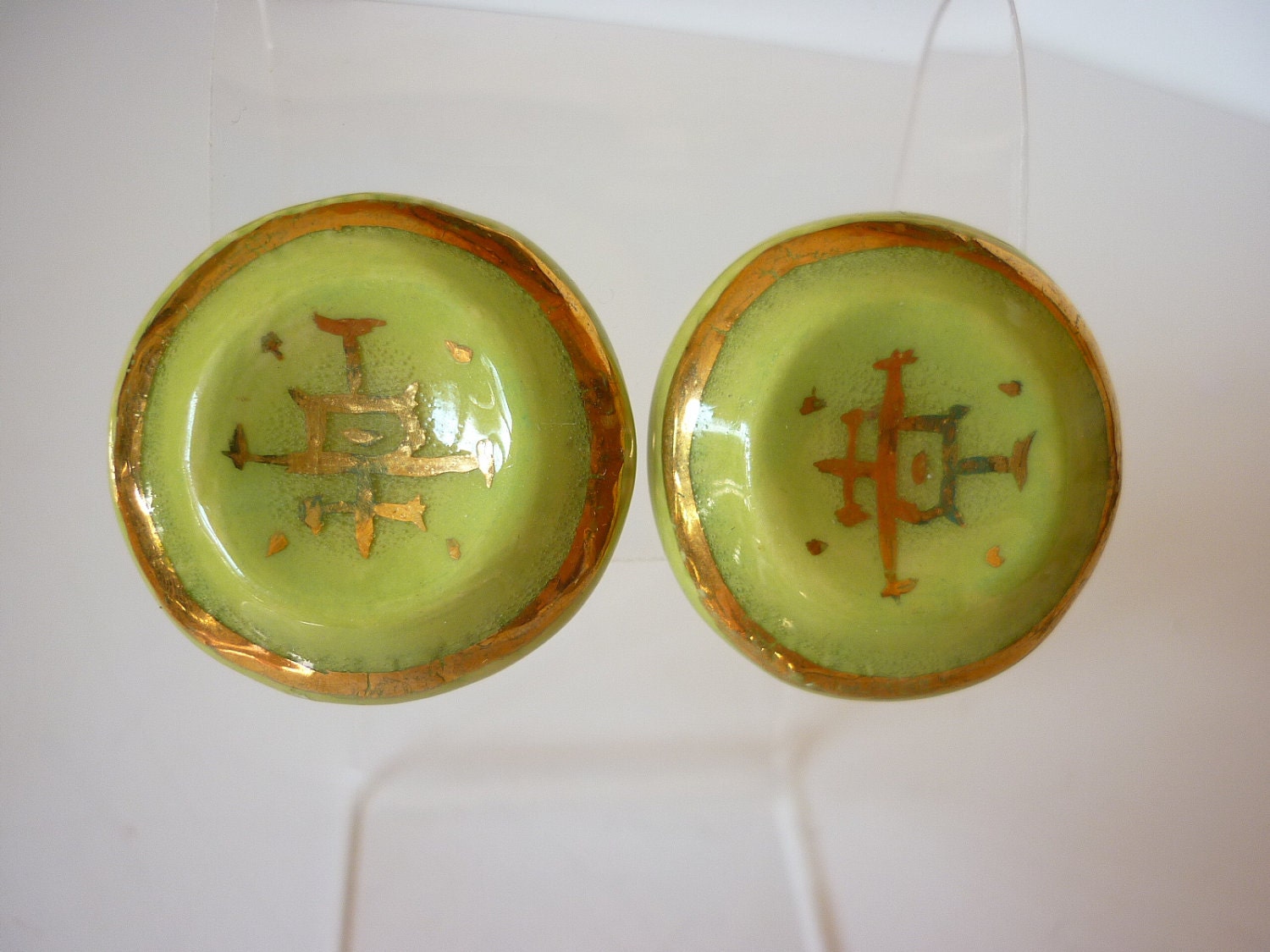 Mid-Century Ceramic Earrings in Chartreuse Asian Motif clip-on