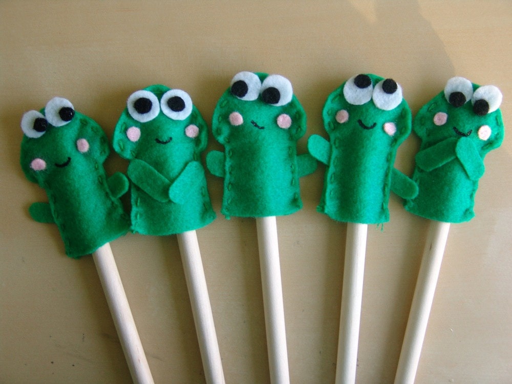 Five Little Frogs Finger Puppet Set