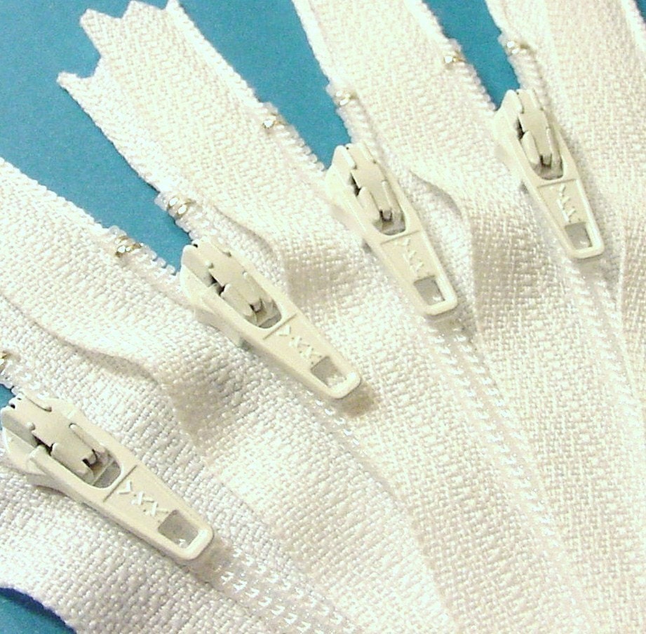 Zippers: 8 Inch YKK Closed Bottom Number 3 Coil Zippers for Purses, Skirts, Dresses, Bags and More (25) Pieces White 501- Special Price
