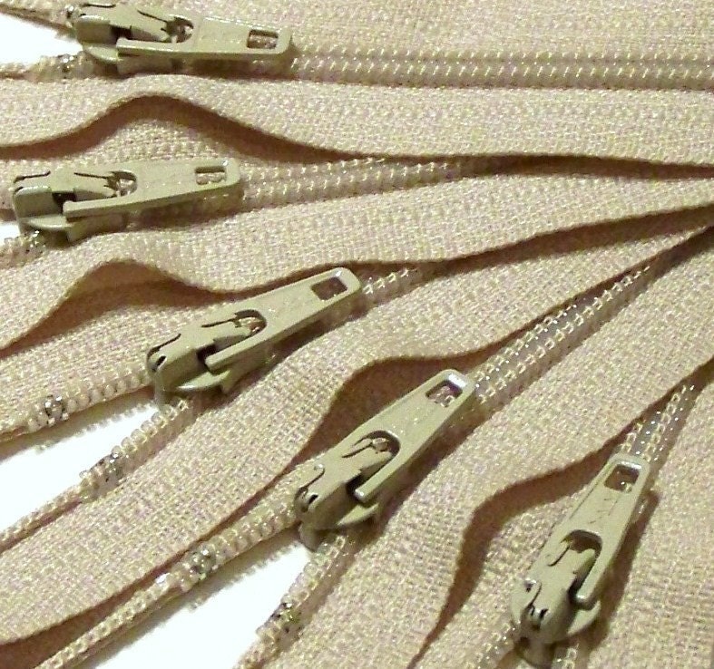 Wholesale Twenty-five Beige 20 Inch Ykk Zippers YKK Color 572