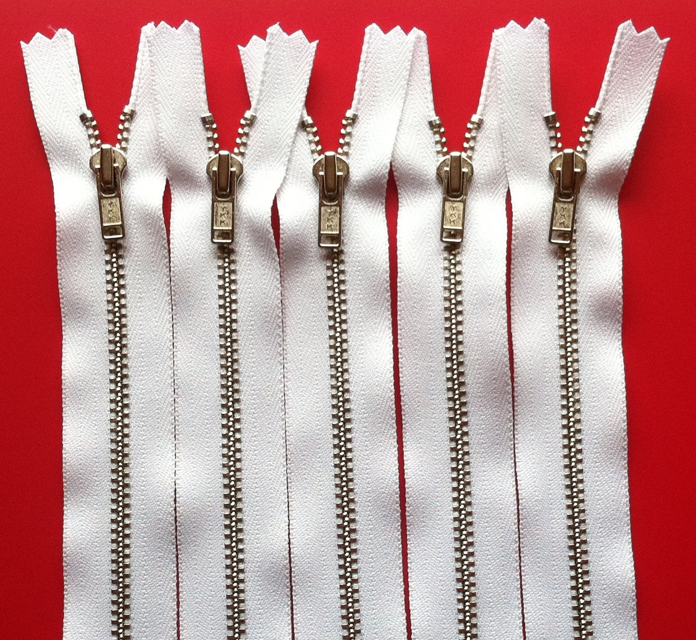 Metal Zippers- 9 inch closed bottom ykk nickel teeth zips- (5) pieces - White 501