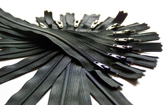 Ten 22 Inch Black Ykk Zippers Color 580