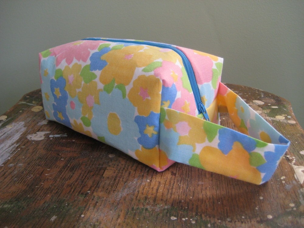 Zippered toiletry box bag- vintage floral