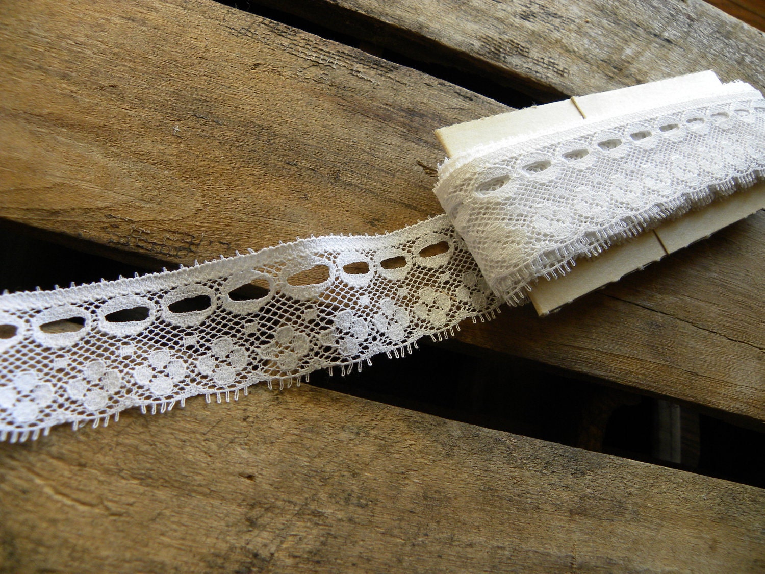 2 Yards Vintage Lace Trim