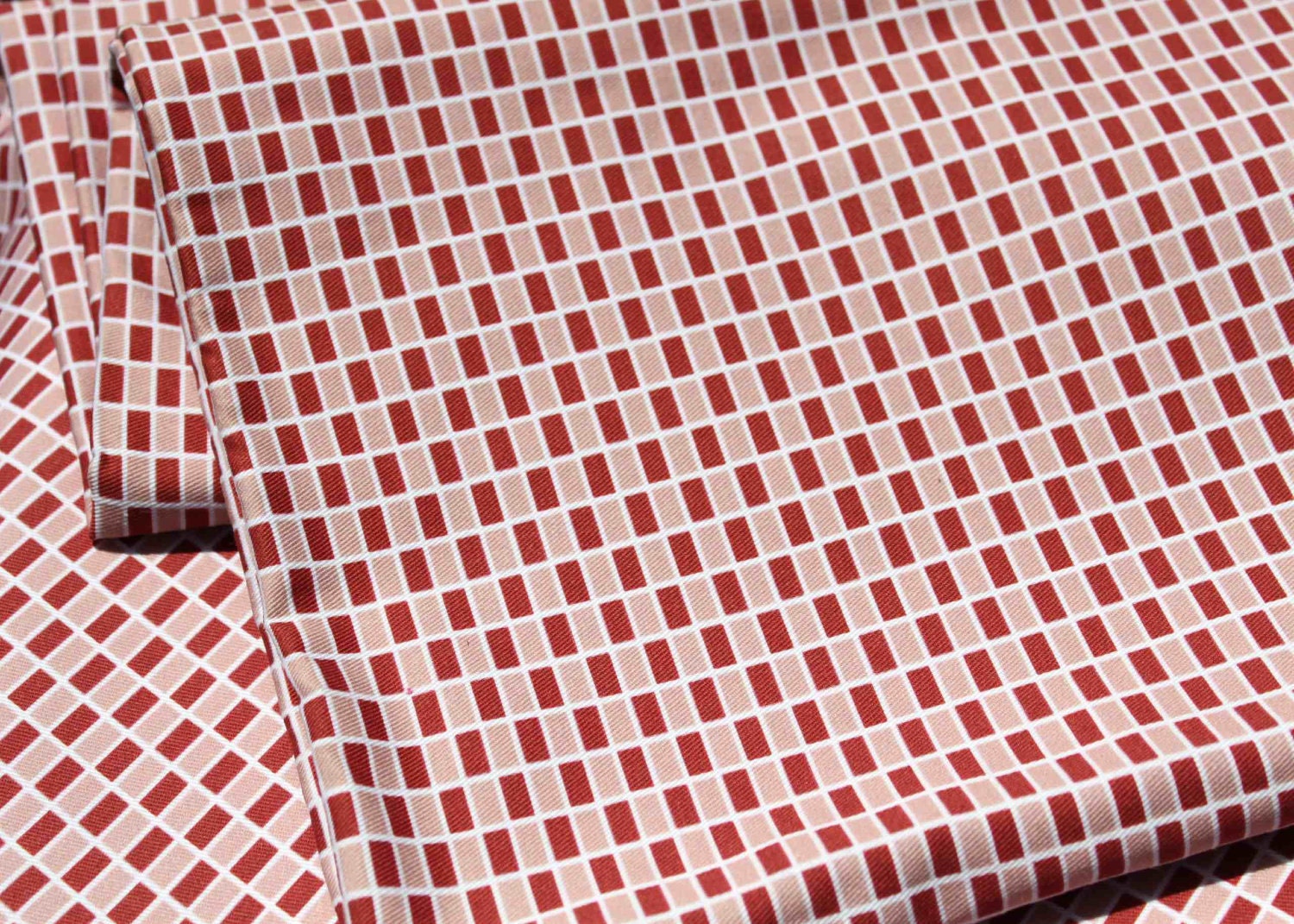 Small Pink/Red Geometric Fat Quarter
