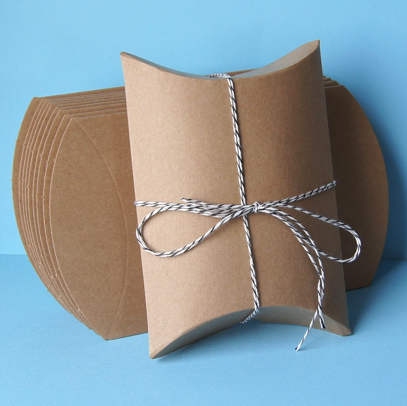 20 Medium Kraft Pillow Boxes for Treats, Packaging & Gift Wrap . 4.5 x 4.5 x 1.5