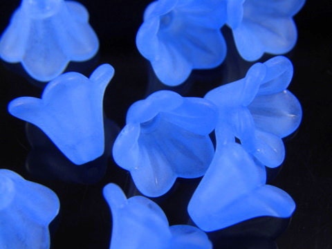 10 pieces - Blue Lucite Medium Petunia Flower Beads - 14x10mm