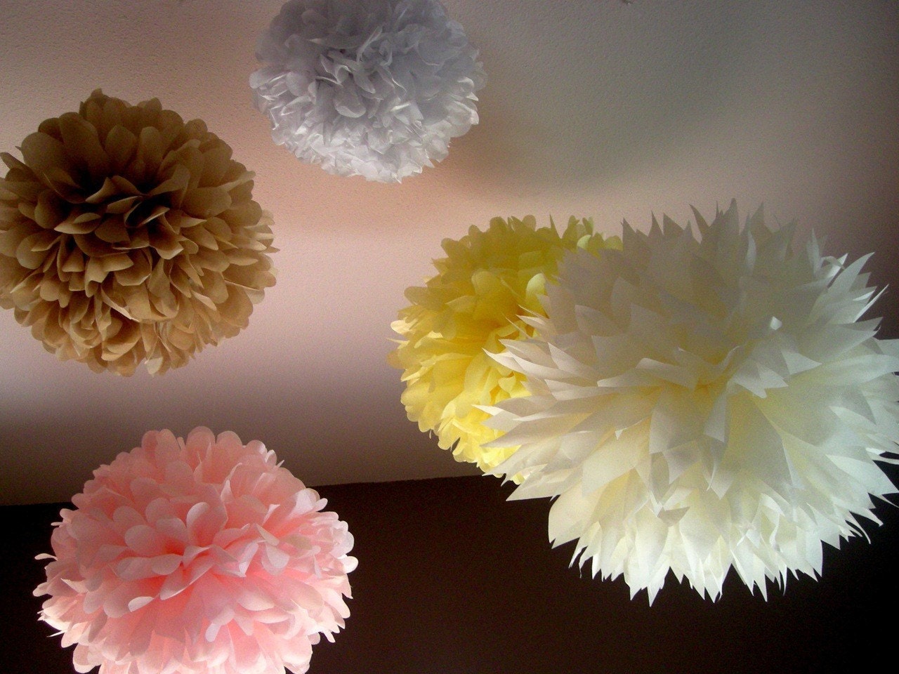 Tea Party ... 5 tissue paper poms // wedding ceremony // birthday // anniversary // party decorations Il_170x135