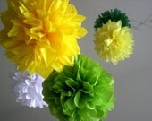 Daisy Chains ... tissue paper pom mobile // nursery decoration // baby mobile // housewarming party // baby shower // gender reveal Il_170x135