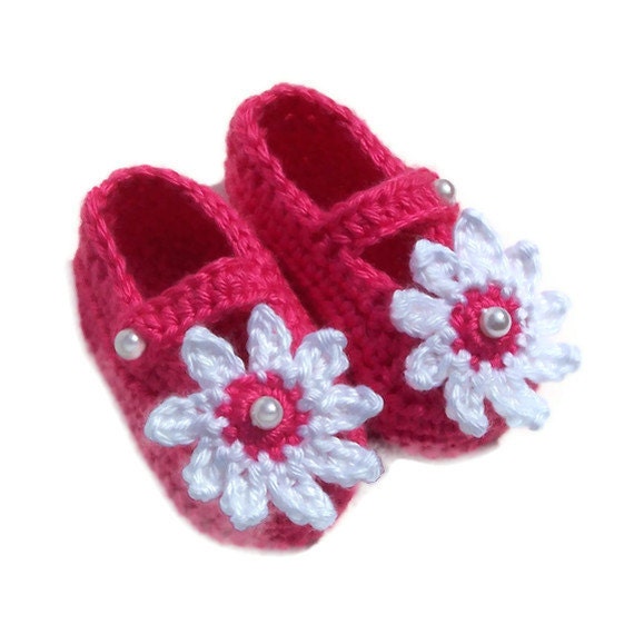 Baby Booties, Baby Shoes, Crocheted, Raspberry Pink, Mary Jane Shoes Booties 3 - 6 Months  Bright Pink with White Daisy