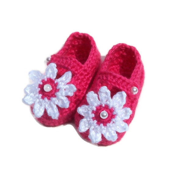 Baby Booties, Baby Shoes, Crocheted, Raspberry Pink, Mary Jane Shoes Booties 3 - 6 Months  Bright Pink with White Daisy