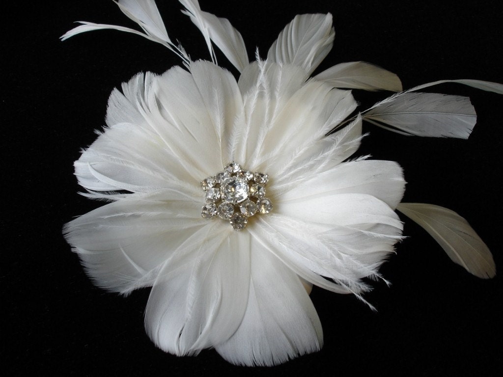 Fascinator, Wedding Hair Accessory, Ivory Feather Flower Fascinator, Head Piece, Feather Hairclip, Bridal Fascinator