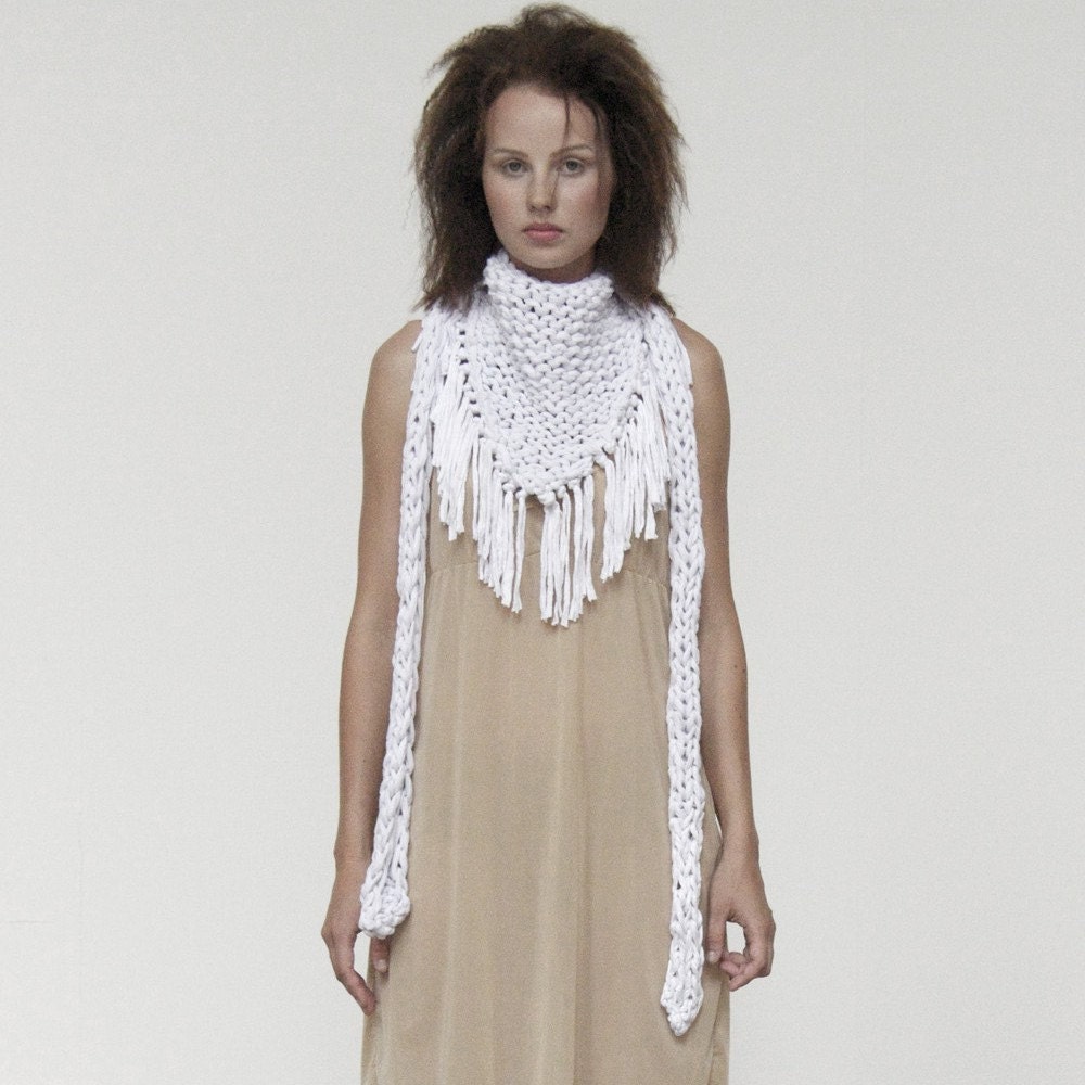 Chunky cotton triangle fringe scarf - White