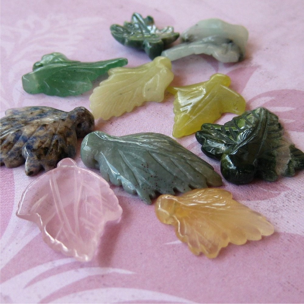 Multi stone leaves carved pendants