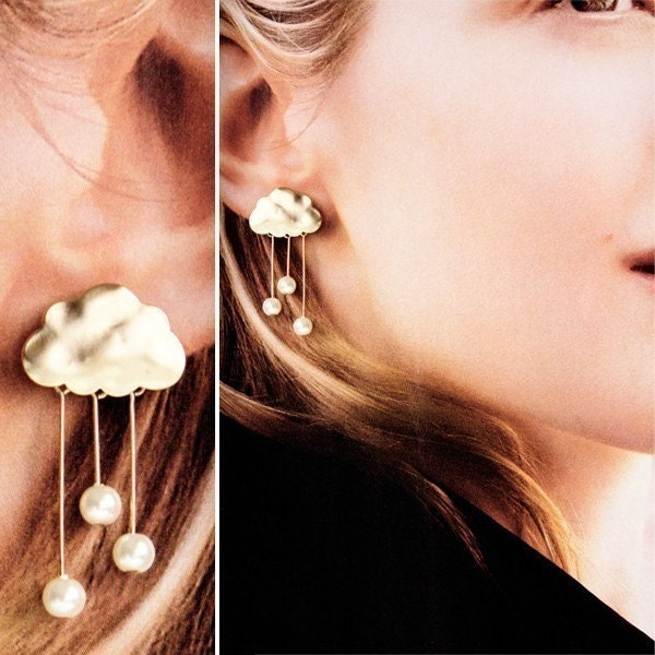 i heart rainy days . a cute whimsical rainy cloud earrings in gold .