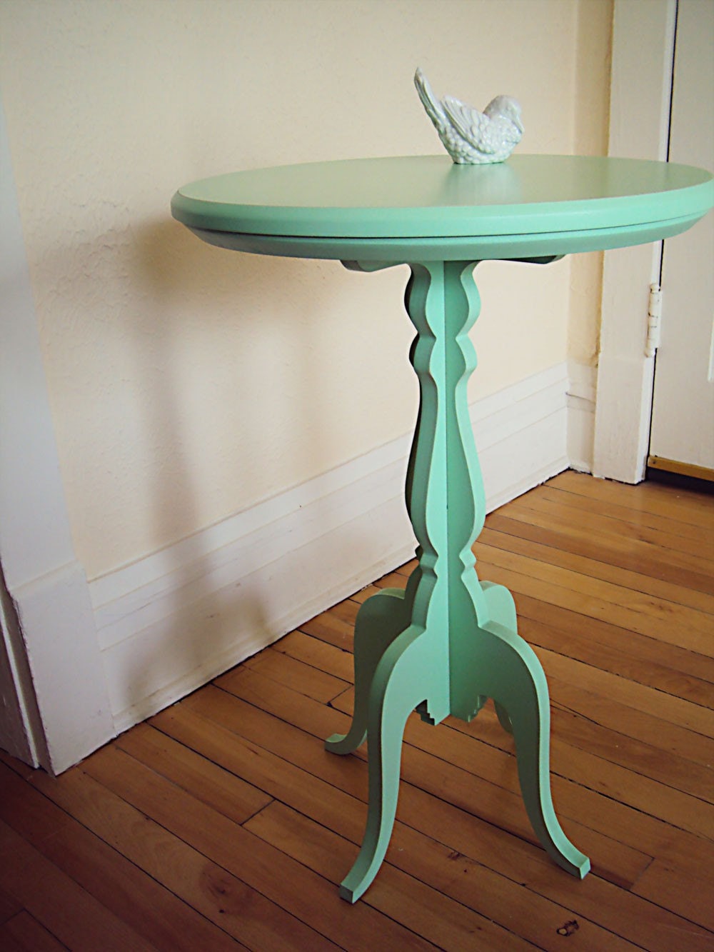 round accent side table