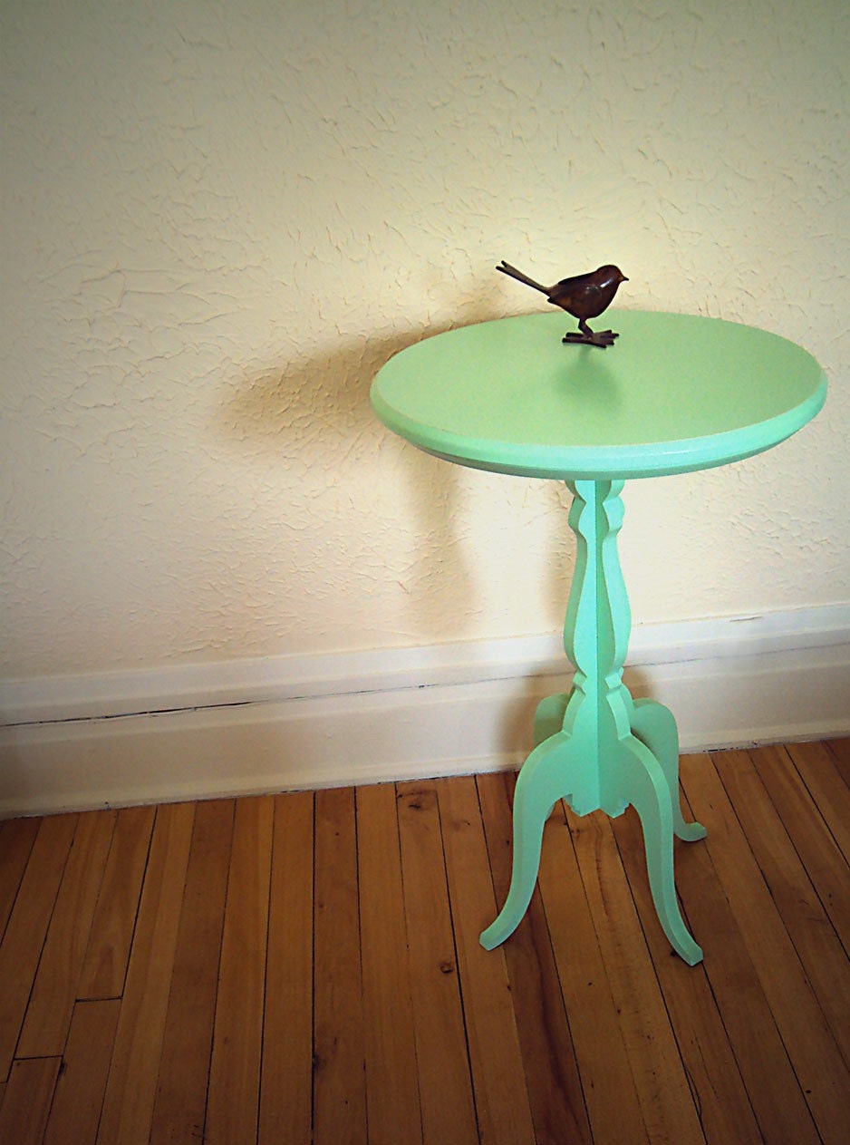 round accent side table