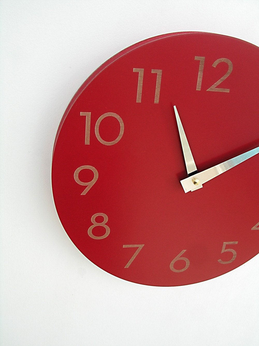 modern wood wall clock with beautiful natural woodgrain and classy modern numbers