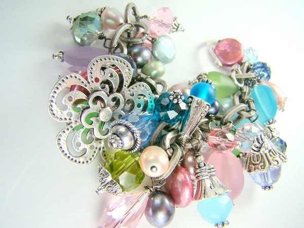 Pastel cha cha bracelet, chunky pearl charm bracelet, statement bracelet... BOUQUET