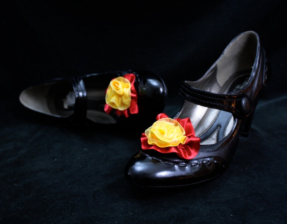 Gryffindor Shoe Clips - Scarlet Red and Gold ribbon rose shoe accessories