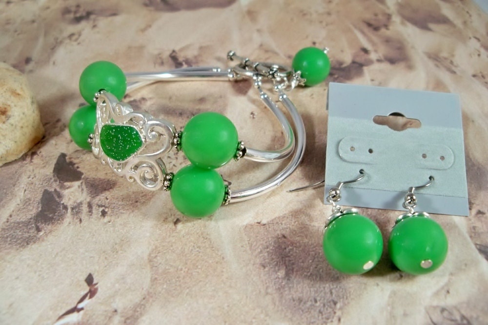 Green and Silver Jewelry Set Bracelet and Earrings