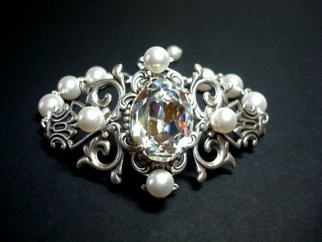Bridal bracelet, pearl bracelet, cuff bracelet, wedding jewelry with Swarovski pearls, Swarovski clear crystal and antique silver filigrees