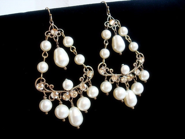 Vintage style earrings, chandelier earrings, bridal earrings, wedding jewelry with Swarovski ivory pearls, golden shadow and antique brass