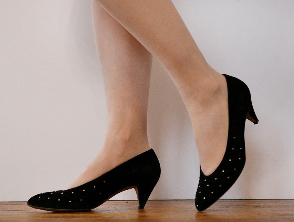 1980s Pappagallo black suede studded pumps / size 6