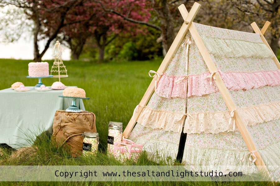 Children's A-Frame Ruffle Tent by Teepee and Tent