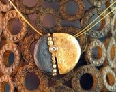 Round pendant or ring gold plated and oxidized with a swarovski crystal